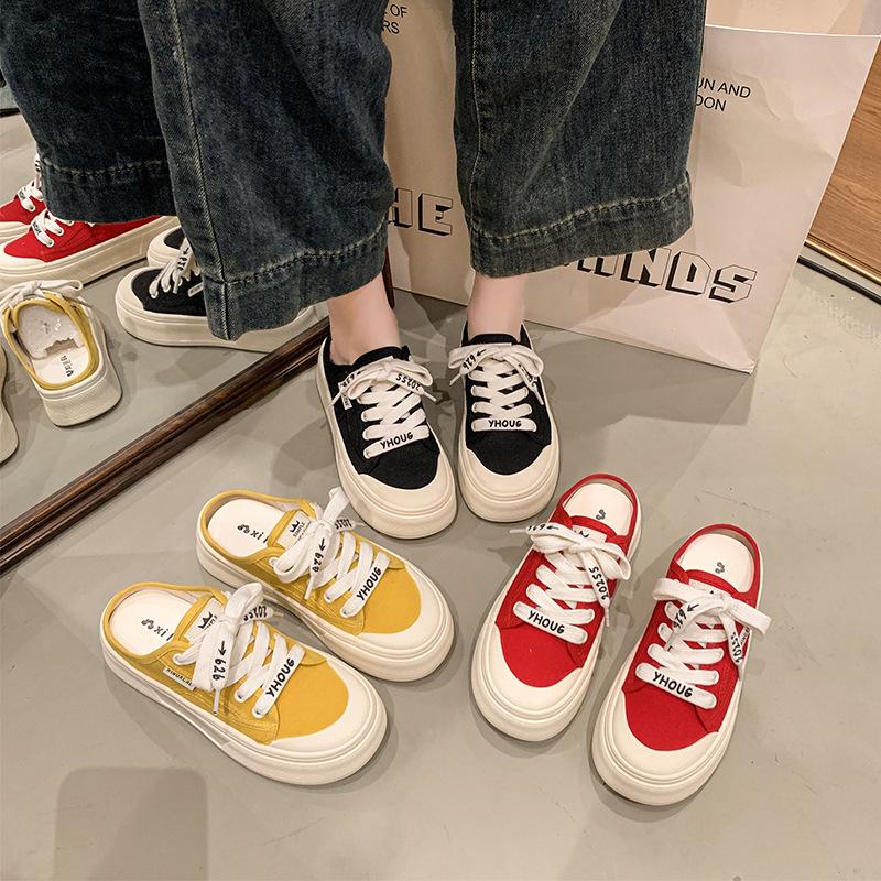 Туфли-лодочки на толстой подошве с закрытым носком и полушлепанцы для женской летней обуви 2025 супер горячие новые маленькие белые туфли, ретро ленивые туфли на одной педали для беременных