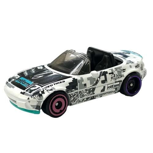 Hot Wheels Basic Car '91 Mazda MX-5 Miata (Ages 3 and up) HHF02