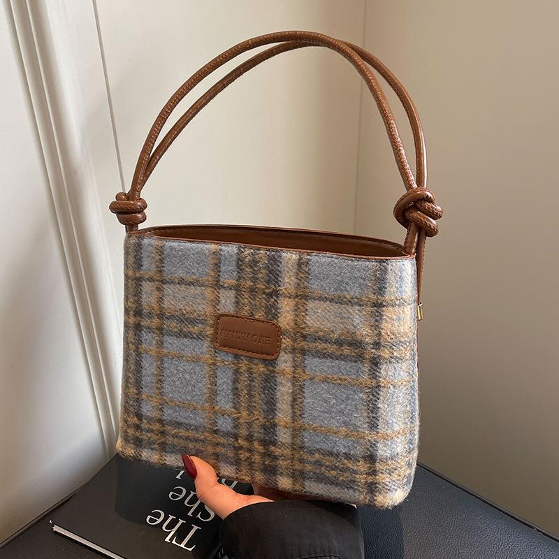 Популярные в этом году шерстяные плетеные сумки для женщин, модные модные сумки-тоут для женщин, сумки-ведра высокого класса Sense Niche