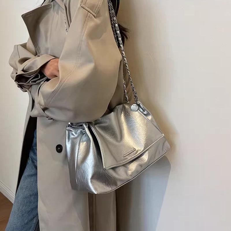 Silver oil wax soft leather bag women's 2026 new plaid shoulder bag large capacity commuter chain messenger tote bag