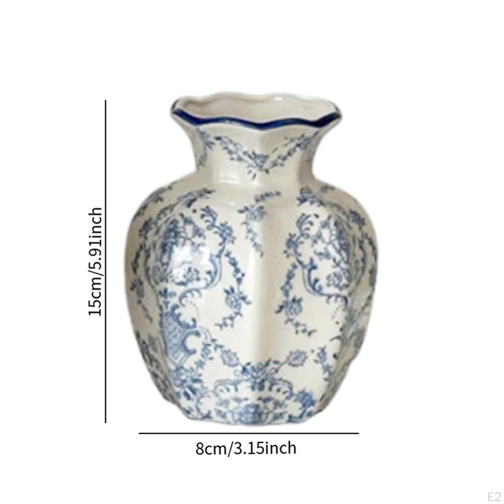 Сине-белая фарфоровая ваза для цветочной экспозиции в офисе или дома