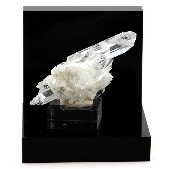 Pierres et Minéraux. Gypse. 33.7 ct. Gypsum Quarry, Arignac, France. Rare.