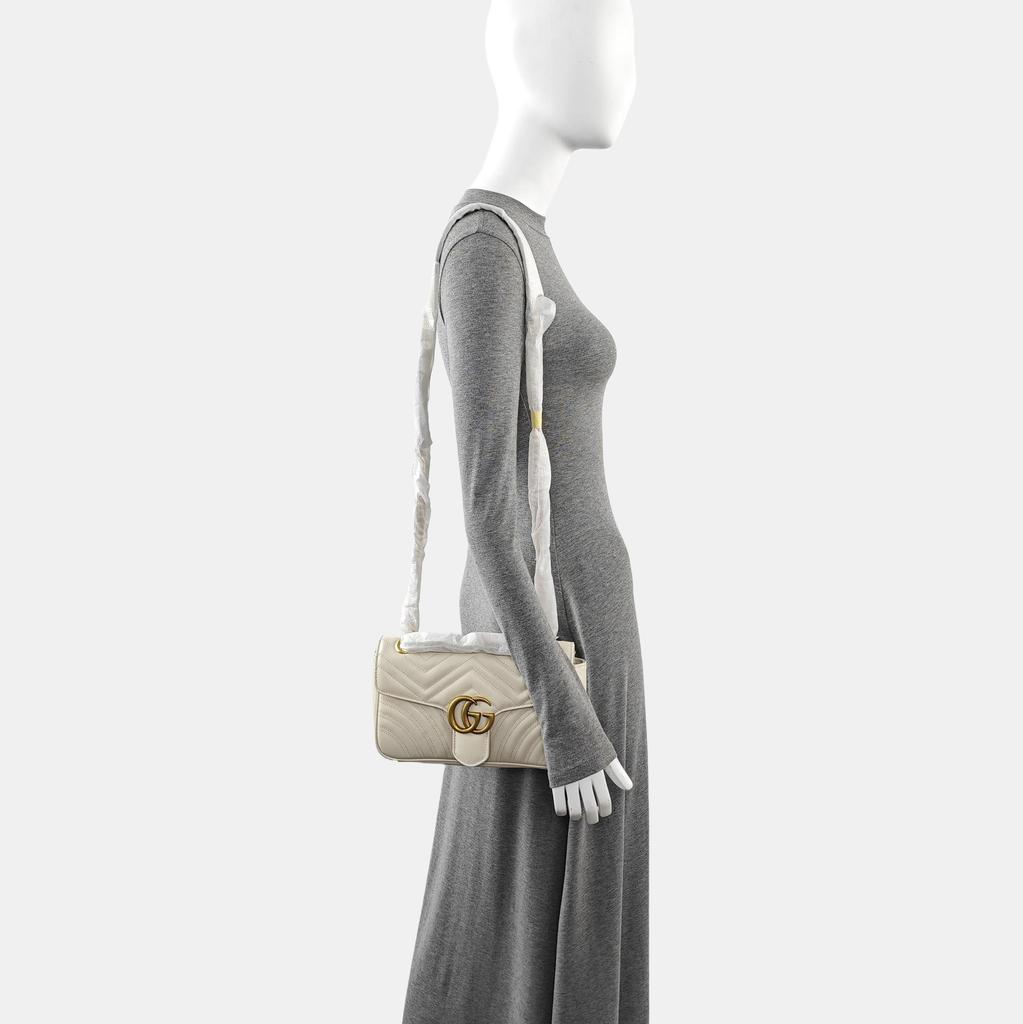 [Pre-Owned] GG Marmont Gold Logo Quilted Chain Shoulder Bag Small - Excellent #1V34W91
