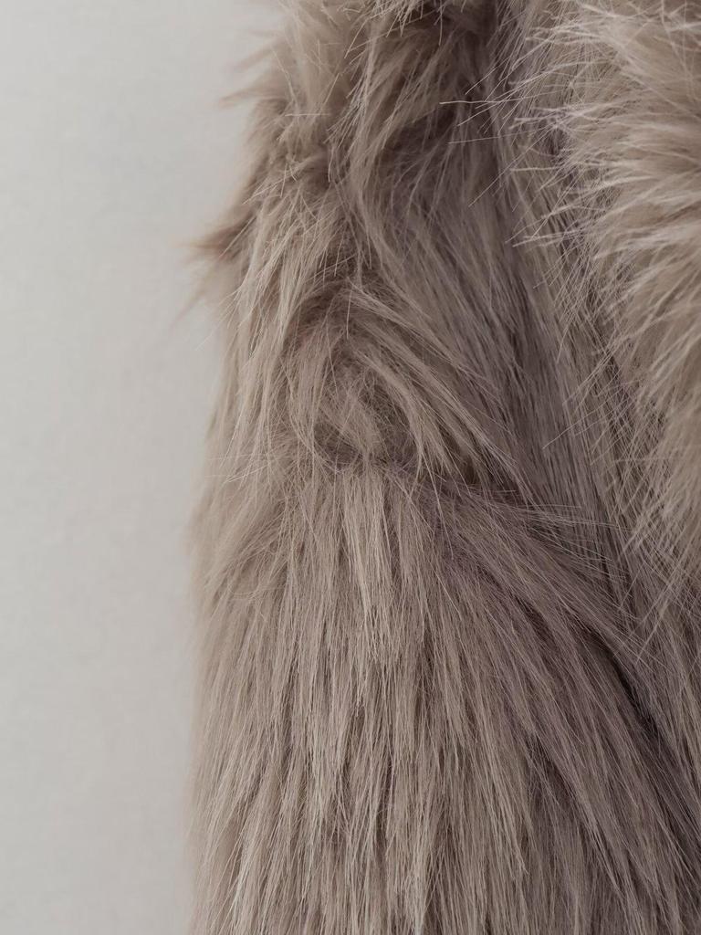 Зимняя женская мода 2023 года, свободное пальто с меховыми лацканами — стиль европейских и американских знаменитостей (А14001)