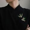 Emerald Flying Swallow Brooches For Women Men Retro Color Metal Bird Lapel Buckle Pins Simple Animal Badge Jewelry Accessories
