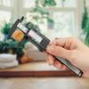 Практичный 100 мм пластиковый электронный цифровой штангенциркуль с большим ЖК-экраном  (Без батареи)