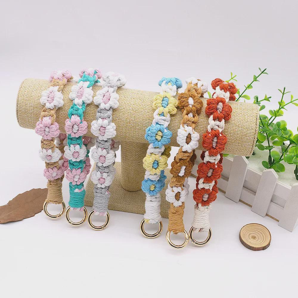Сплетенный вручную брелок для ключей и телефона в виде хризантемы