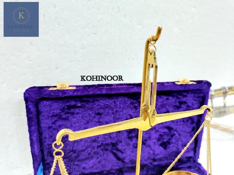 Латунные аптекарские весы с бархатным футляром: Декор в винтажном стиле