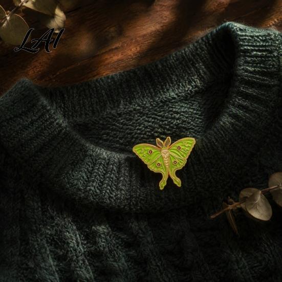 Decorative Lapel Pin Vintage Enamel Moth Brooch Cartoon Insect Alloy Pin Men Women Jewelry Accessories for Suit Dress Coat Scarf Brooch