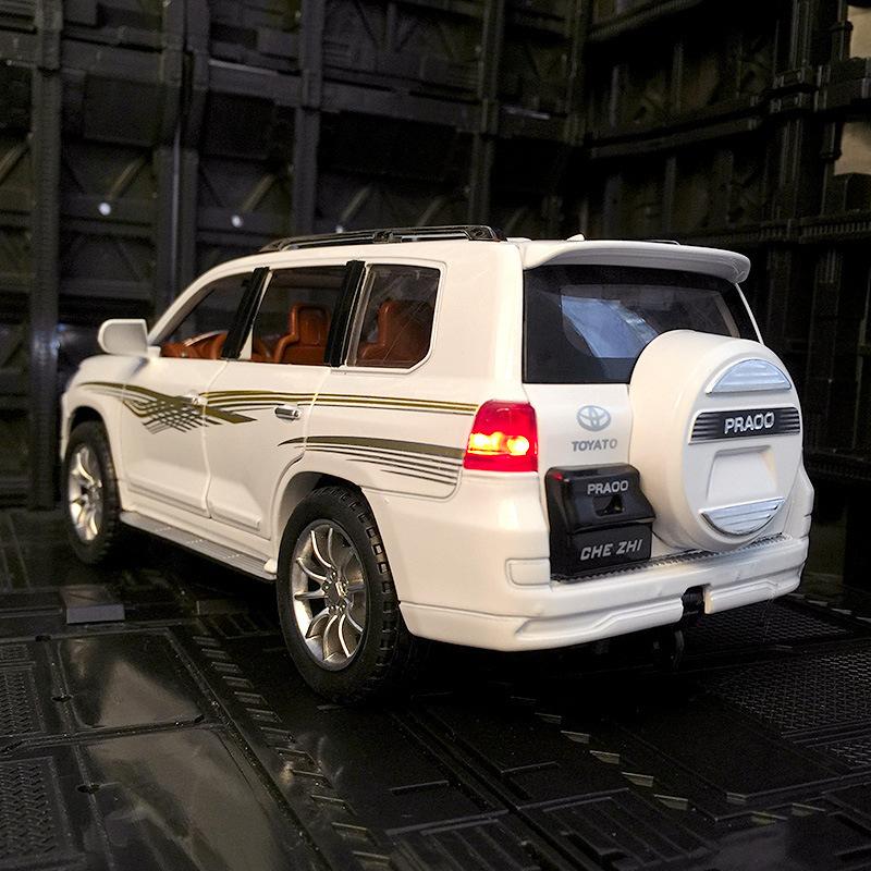 Модель автомобиля Toyota Prado в масштабе 1/24, игрушечный автомобиль из цинкового сплава со звуком и светом для детей, подарок для мальчиков и девочек