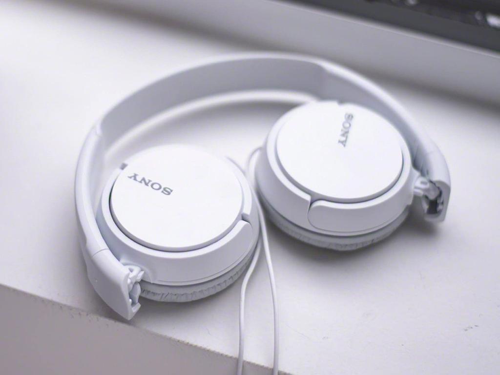 Наушники SONY закрытые складные белые MDR-ZX110-W [item]