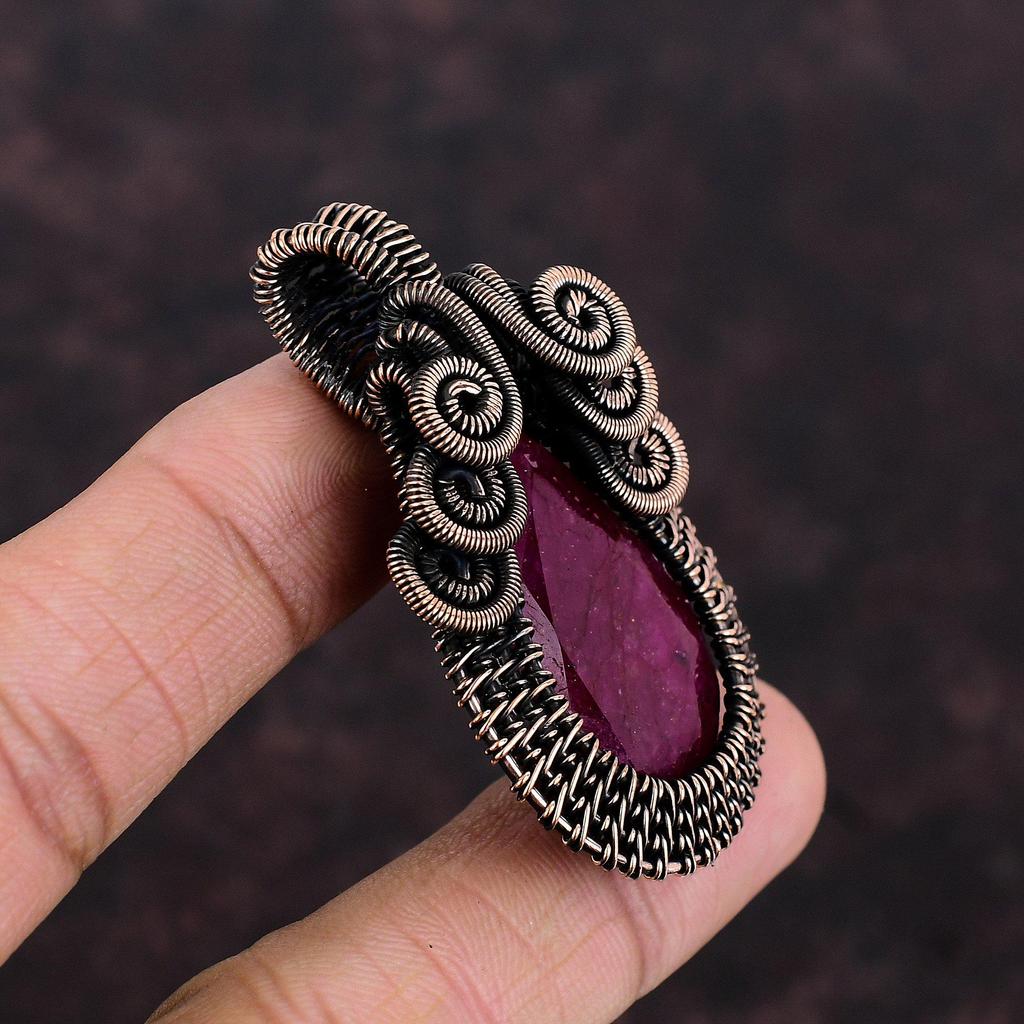 Ограненный кашмирский рубиновый кулон из меди, обернутый проволокой, оригинальный драгоценный камень, медное ювелирное изделие, кулон ручной работы, кашмирский рубиновый ювелирный подарок для него