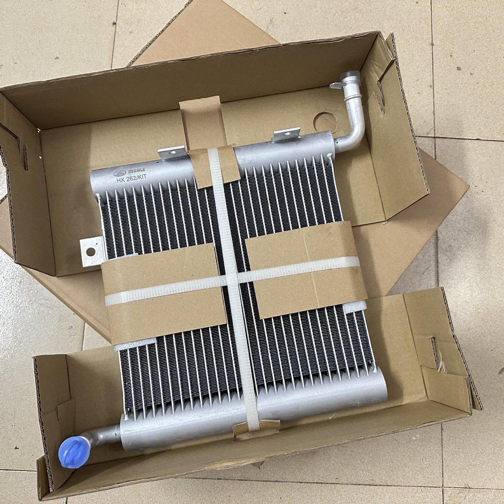 Совместимо с Land Rover Range Rover Sport, Velar, Discovery 5: Расширительный бачок интеркулера и радиатор турбокомпрессора.