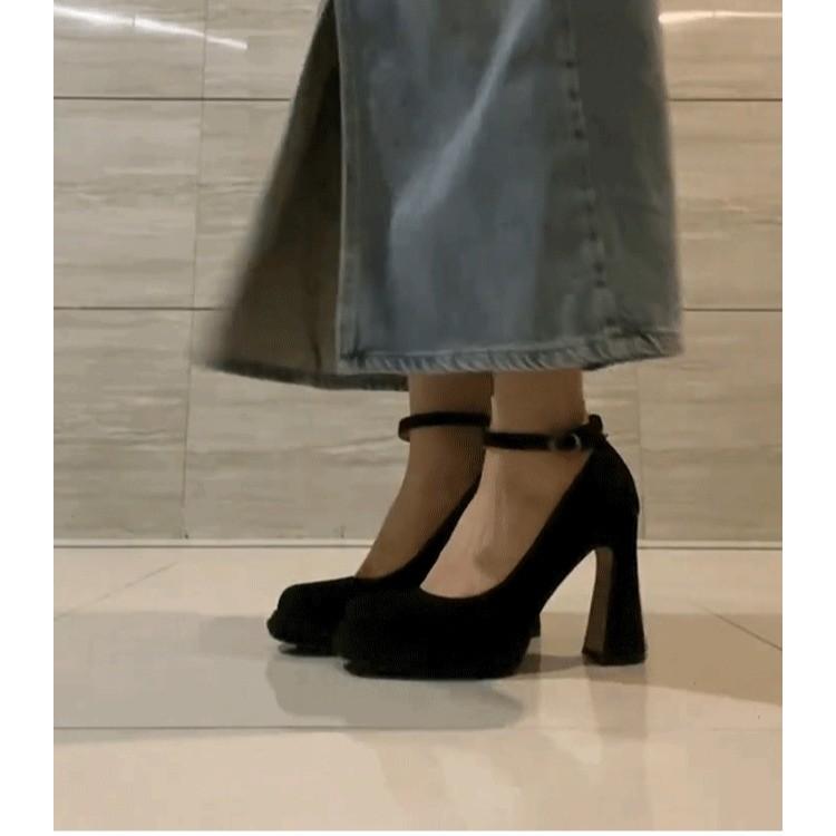 Fashion Women Sexy Black Ankle Strap High Heels Autumn Woman Flock Round Toe Pumps Female Suede Buckle Fashion Shallow Pumps