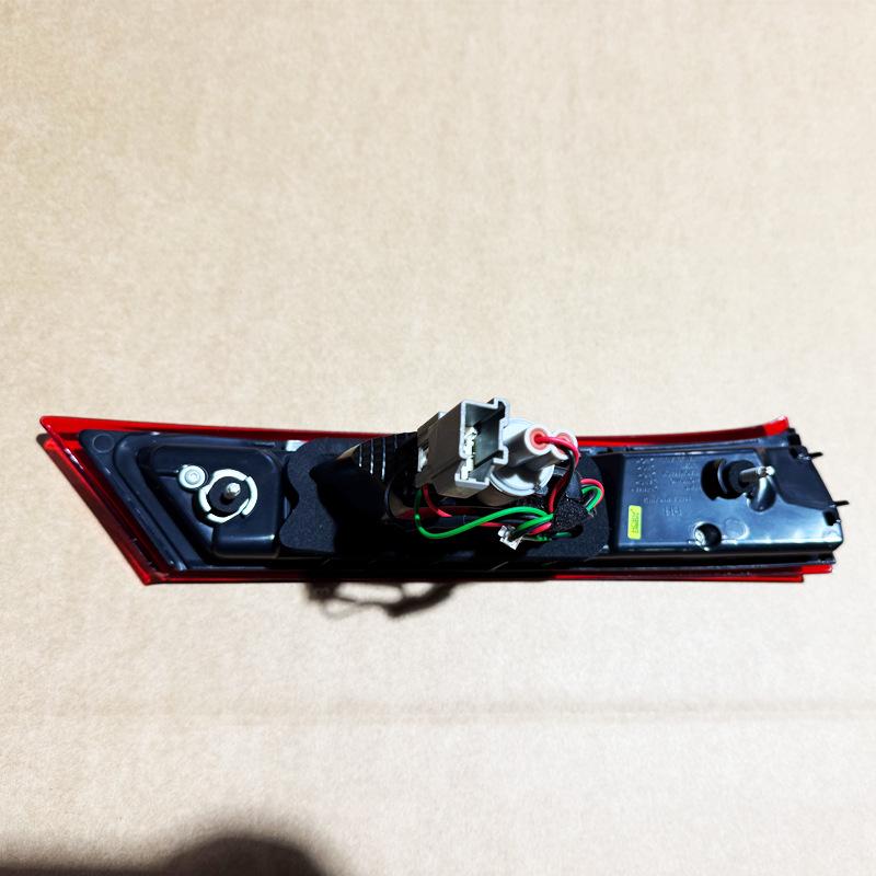 Внутренние задние фонари Volvo S90 (2017-2020 гг.) - Номера деталей. 31656777L, 31656780R