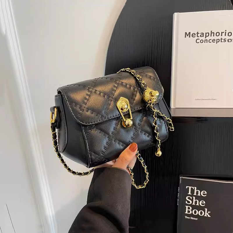 Mini Lock Chain Crossbody Bag For Women New Versatile Minimally Stylish One Shoulder Bag Girls' Mobile Phone Small Square Bag