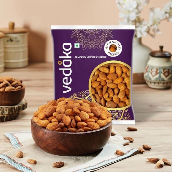 Vedaka 100% натуральный калифорнийский миндаль - 1 кг | Высокое содержание клетчатки | Гигиенически упакован (упаковка может отличаться)
