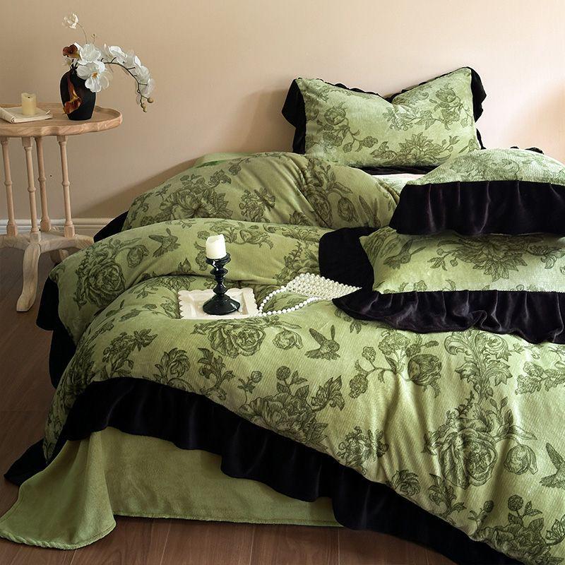 G5Z Постельное белье из молочного велюра и кружева: Утолщенный четырехсекционный комплект из фланели и кораллового флиса, двусторонний, с пододеяльником.