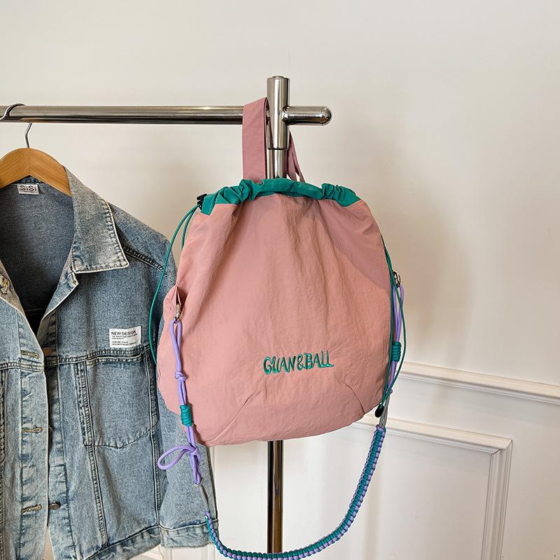 Корейская версия нишевого дизайна 2025 легкая сумка-мессенджер повседневный зарубежный тренд простой портативный на плечо модная сумка-ведро