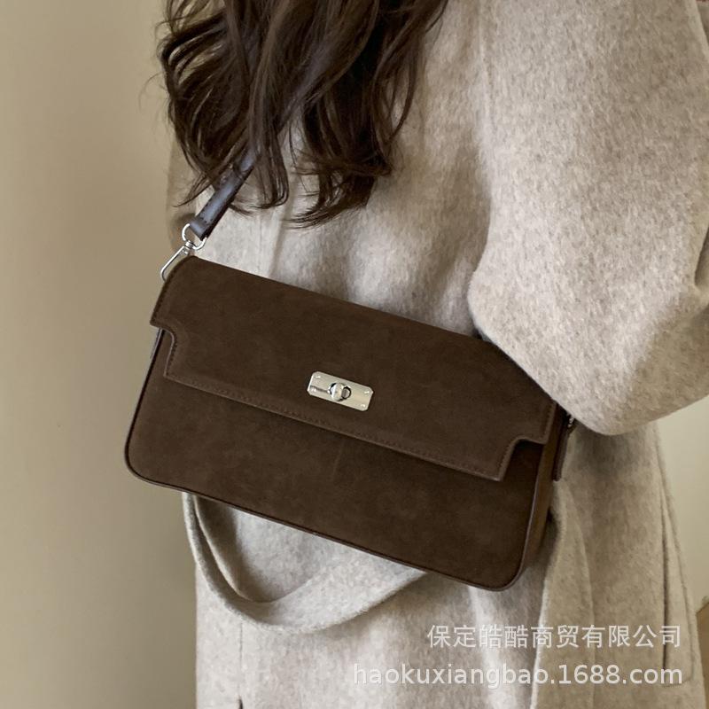 Сумка премиум-класса женская 2025 новая трендовая нишевая сумка подмышку для выхода в свет на работу для поездок на плечо через плечо маленькая квадратная сумка