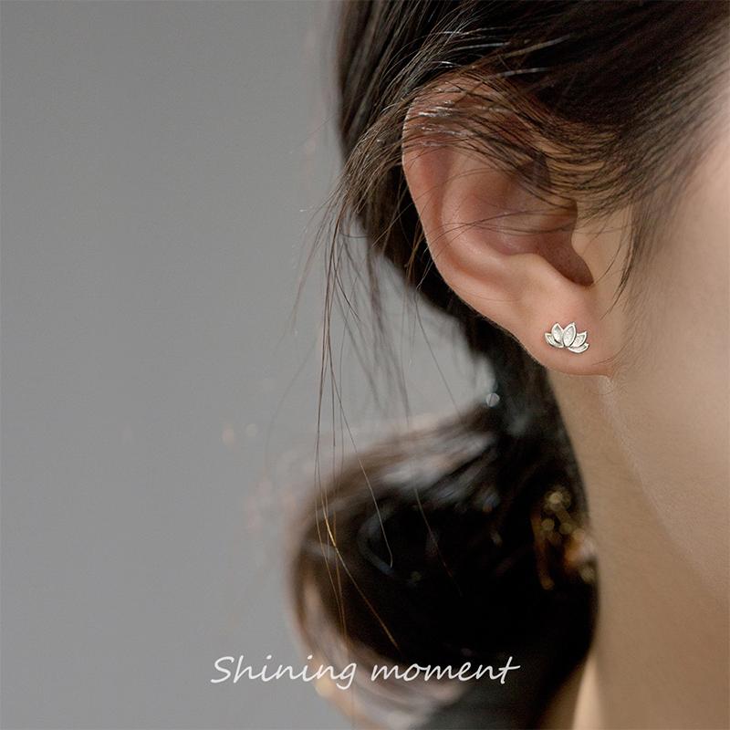 WANTME 925 Silver Fashion Vintage Lotus Flower Statement Gold Small Stud Earrings for Women Elegant Chic Party Jewelry