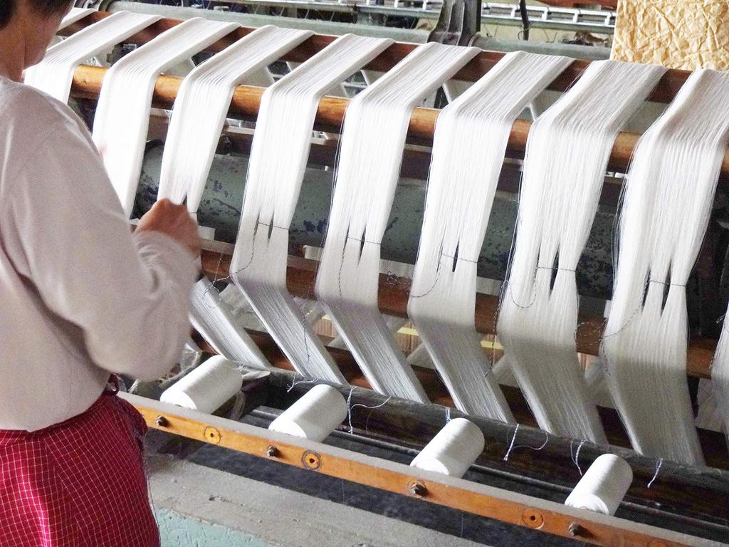 Silk Gloves for Hand and Comfortable Sleeping Gloves for a Relaxed Made In Japan 1 Care, Moisturizing, Comfortable, Fit. (Pink, Pair)