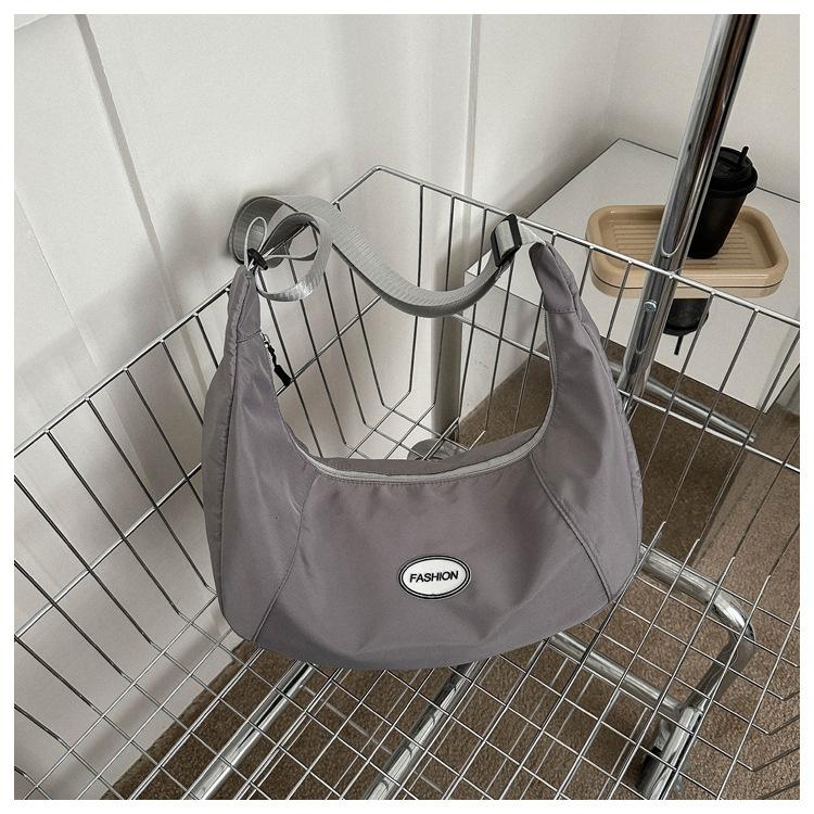 Сумка через плечо женская 2024 года, новая модная повседневная простая сумка-пельмень большой вместимости, модная сумка через плечо для поездок на работу