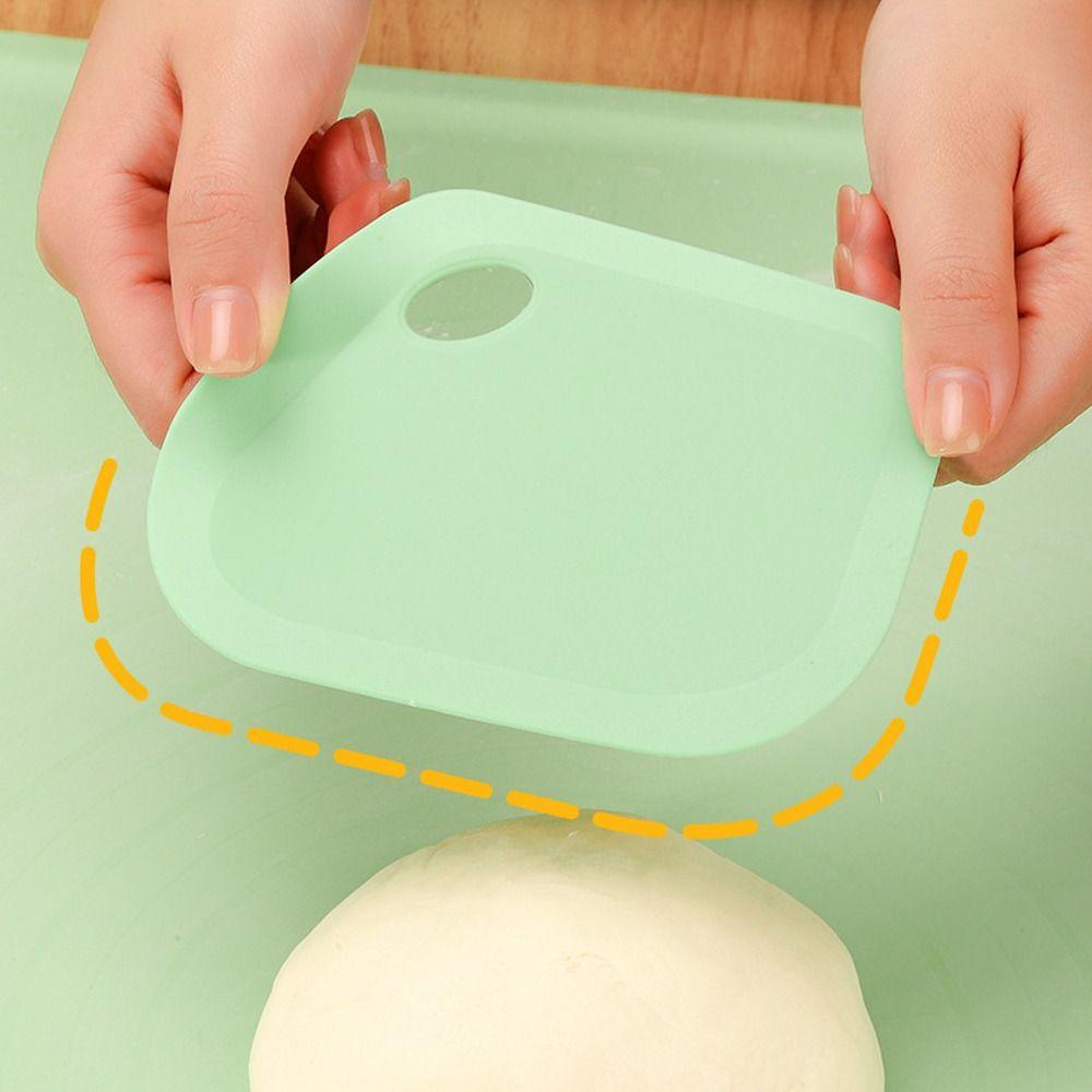Green Red Black Dough Scraper Home Kitchen Food Scrapers Plastic Dough Cutter  Bread Cake Fondant