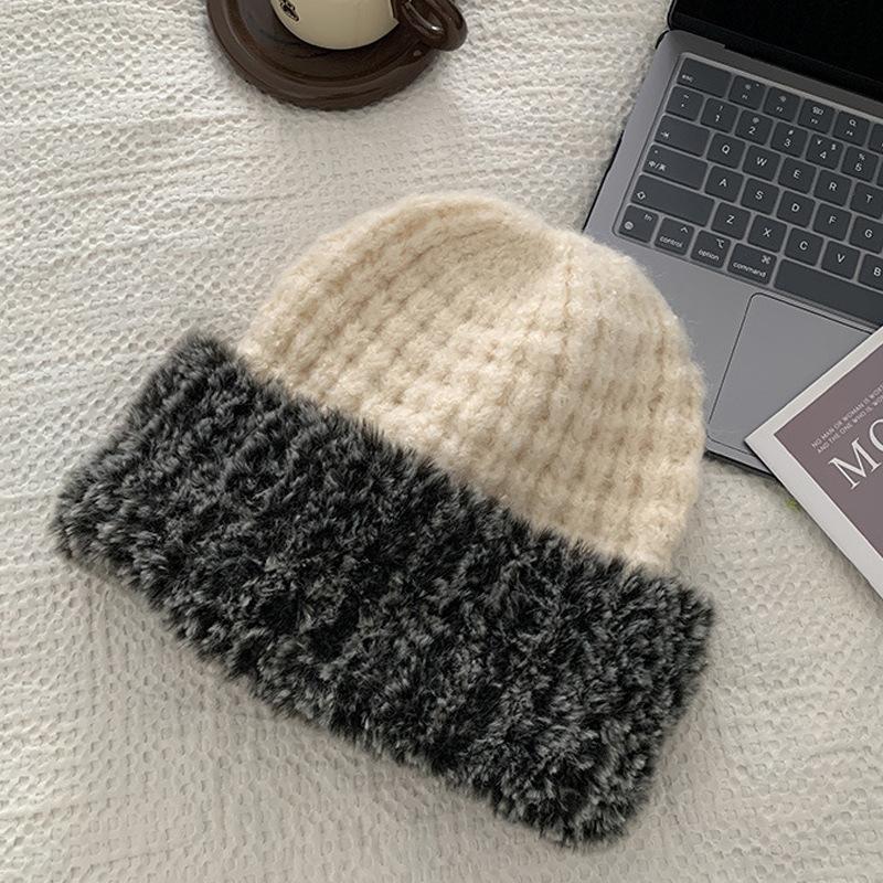 Шерстяная шапка женская сезонная утепленная теплая маленькая универсальная плюшевая шерстяная рыбацкая шапка
