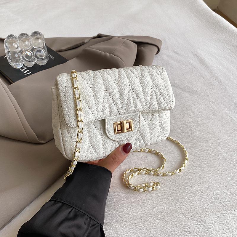 Модная сумка женская 2024 новая модная простая стильная маленькая квадратная сумка иностранный стиль простая цепочка модная сумка через плечо