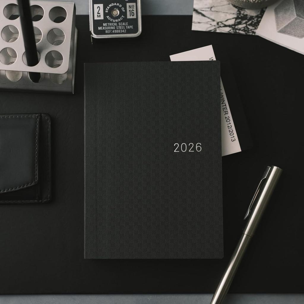 Hobonichi 2026 Hon Английская версия Серия Бумага Черная Клетка A6 1 День 1 Страница 1