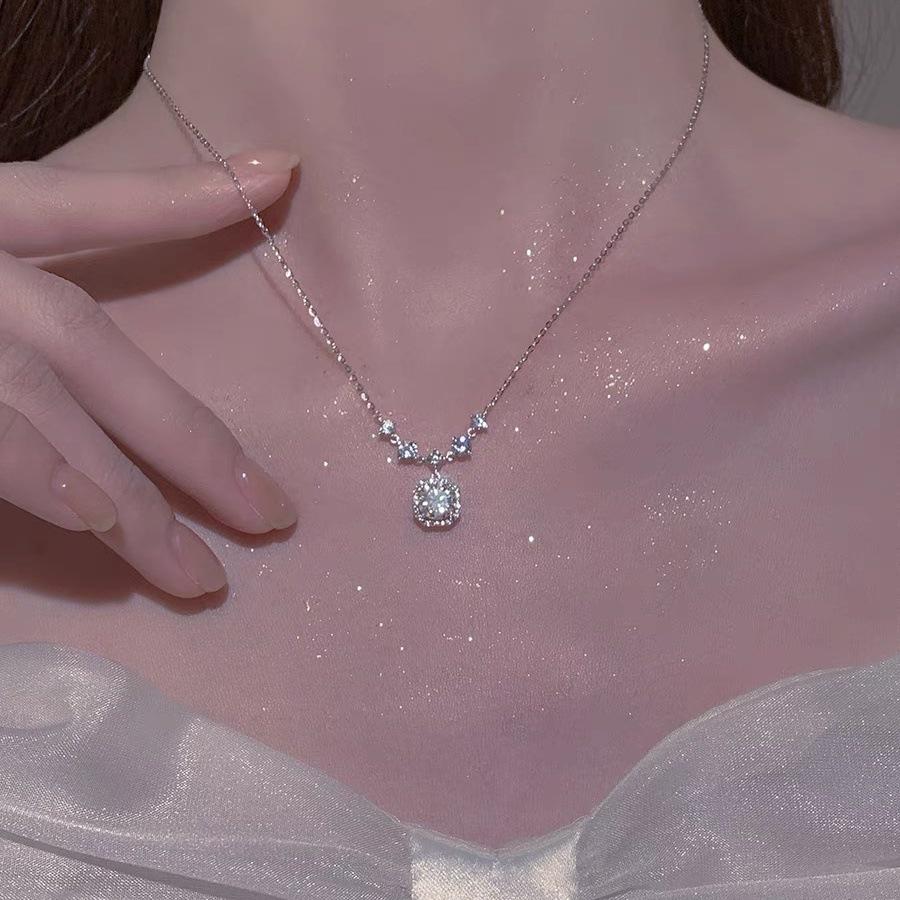 Квадратный бриллиантовый кулон-ожерелье "Сахарный куб" для девочек, легкая роскошь, нишевый дизайн, высококачественный кулон в подарок маме, на День святого Валентина для девушки