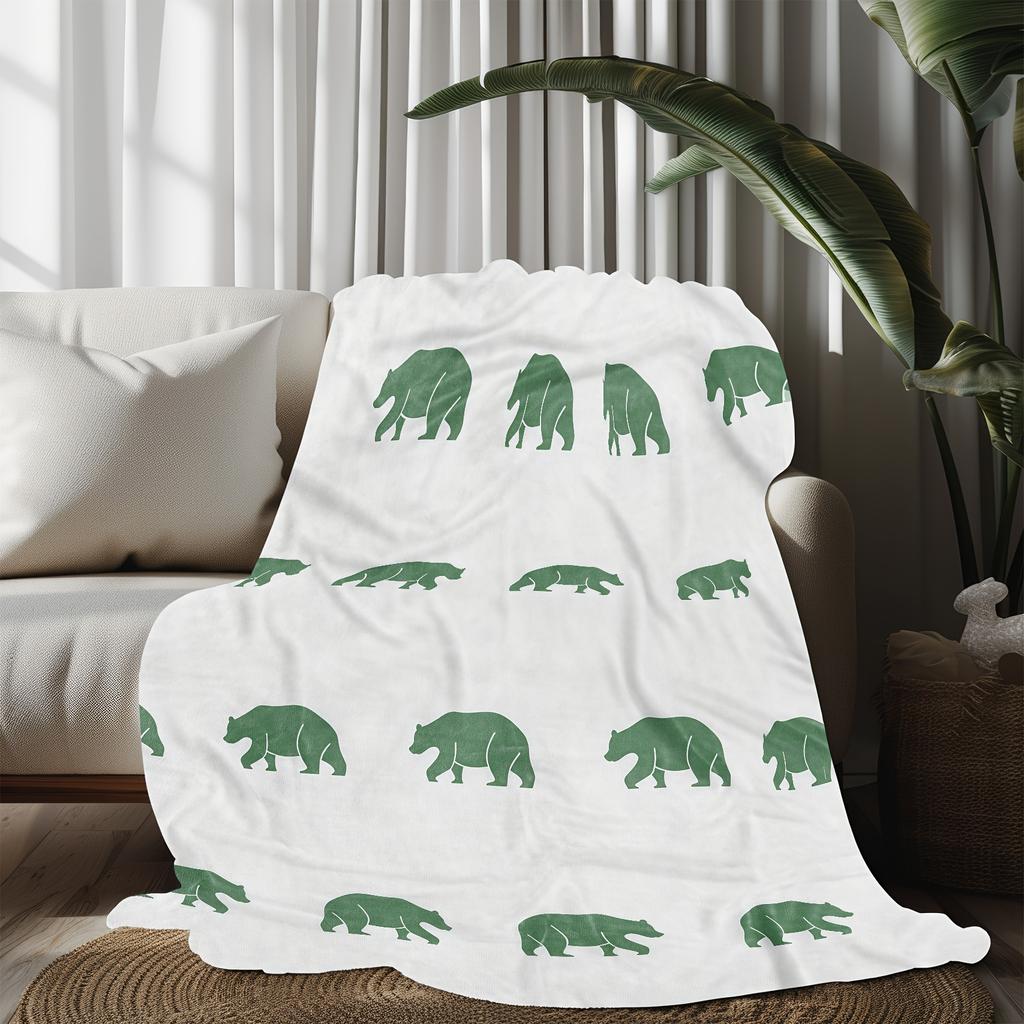 A Comfortable Green Bear Pattern Flannel Blanket, Soft High-Definition Digital Print, All-Season, Family and Friends Gift