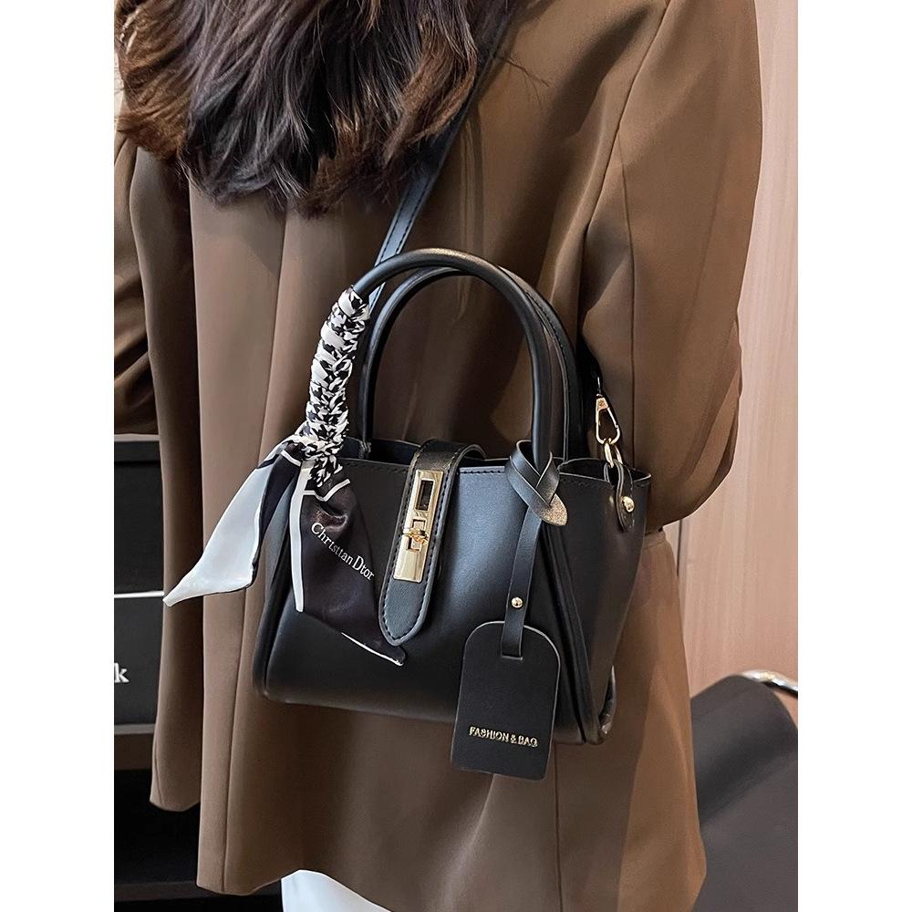 High-end Light Luxury Super Hot Small Bag Women's 2025 New Autumn and Winter Niche Explosive Crossbody Bag Hand-held Bucket Bag