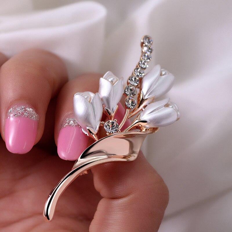 Simple Flower Brooch White Flowers Crystal Pins Clothing Jacket Shawl Buckle Brooches Party Gift