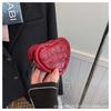 Niche design exquisite peach heart bag crocodile print chain single shoulder crossbody cross-body women's bag 2025 new personalized love bag