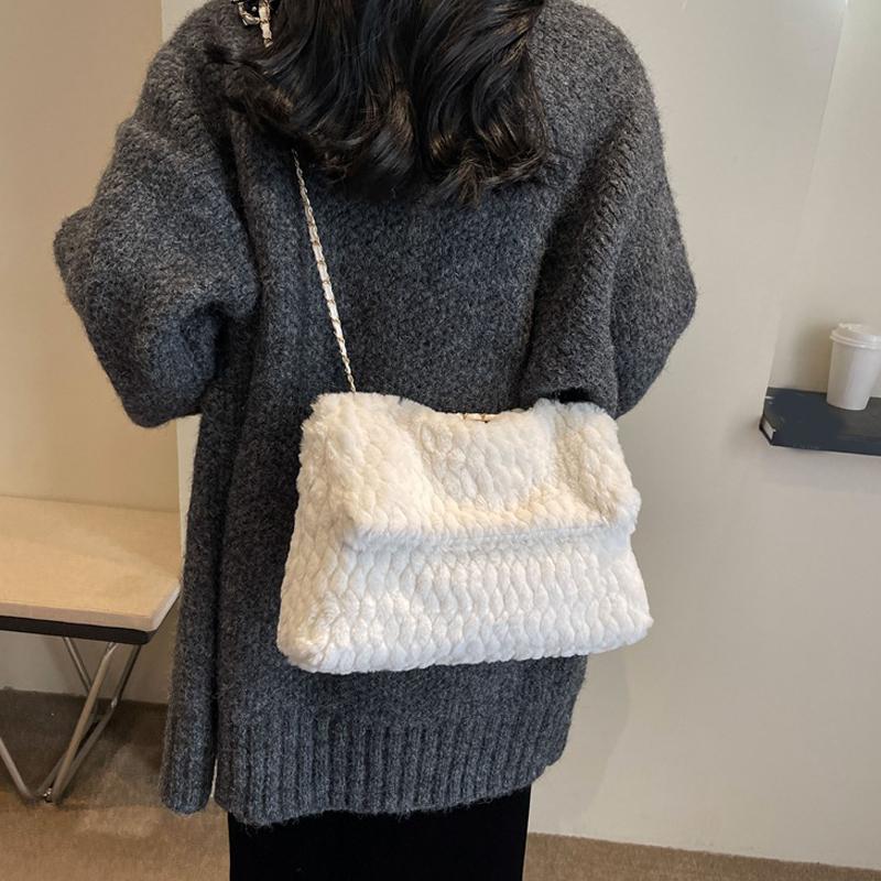 Fashion Women Shoulder Bag Furry Handbag Chain Underarm Bag Large Capacity Square Flap Messenger Bag Plush Totes ARI