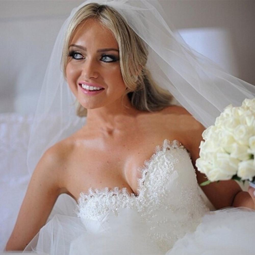 Свадебное платье в корейском стиле с тонким кружевом и бисером - длина до пола, из белого сетчатого тюля, с бретелями сзади