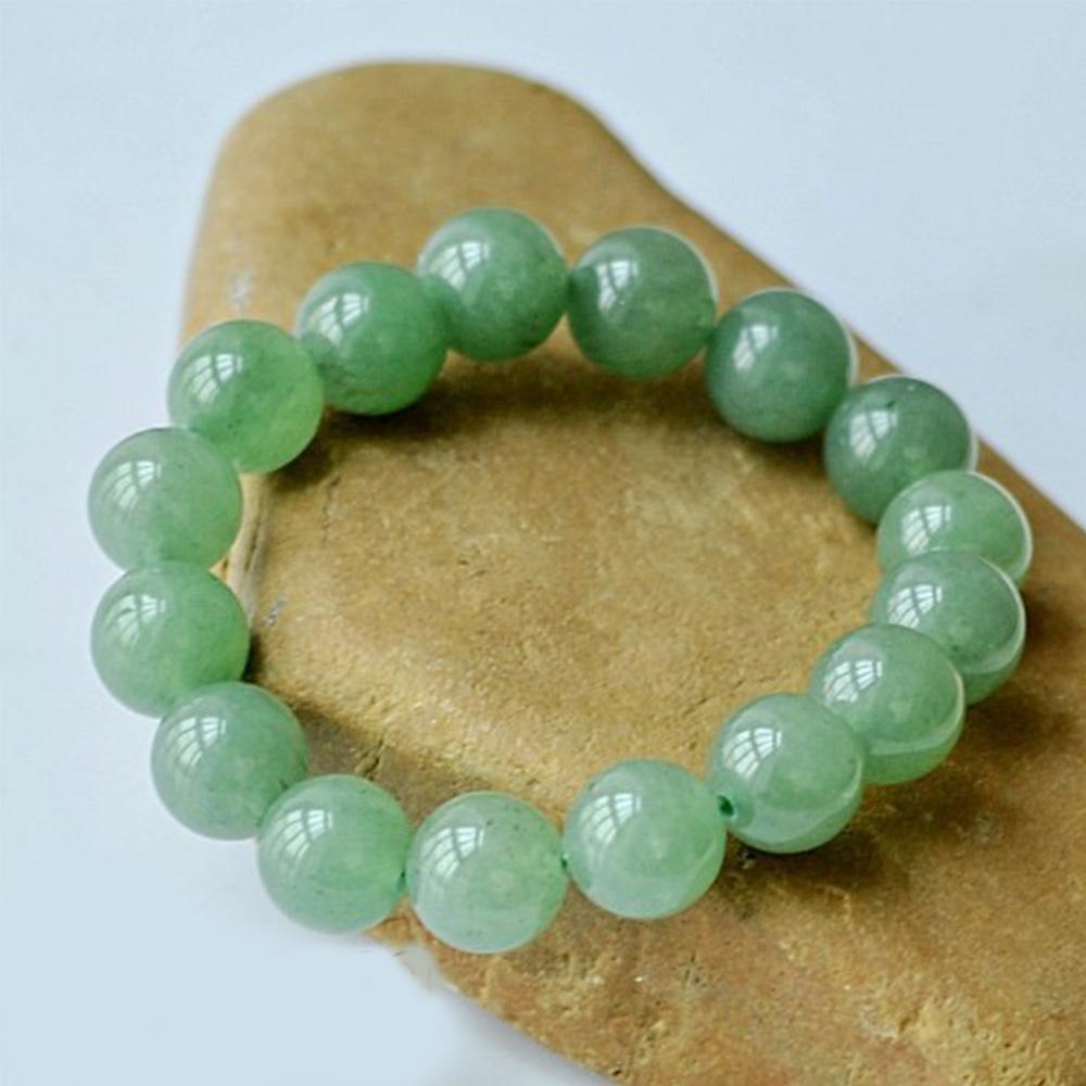 Браслет из нефритовых бусин