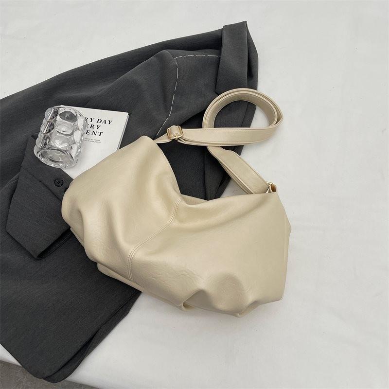 Chic Vintage Large Capacity Womens Crossbody Bag With Stylish Decor Elements