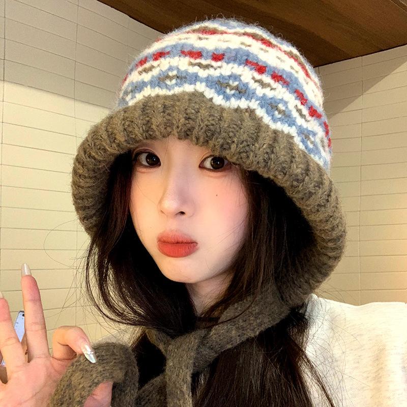 Autumn and winter knitted hats can be dual-purpose, bag hats, retro straps, stacked hats, warm wool hats, ethnic style hats, women