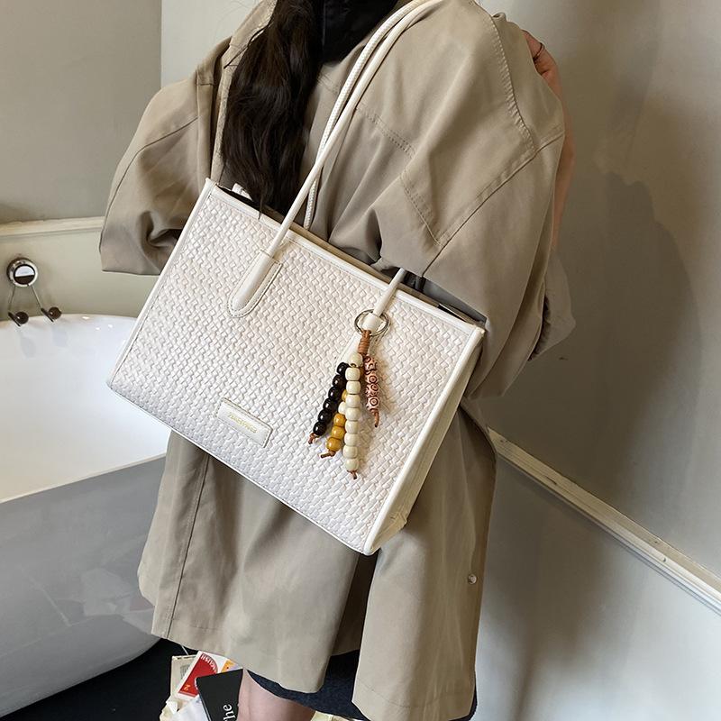 Retro woven bag women's large capacity 2025 new autumn and winter casual shoulder underarm bag popular commuter tote bag