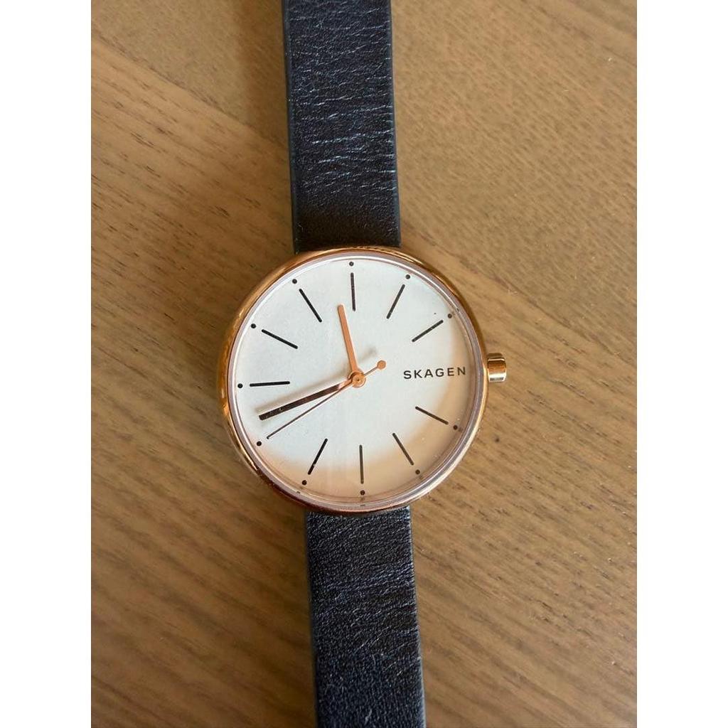 Подержанные аналоговые часы SKAGEN белые/золотые