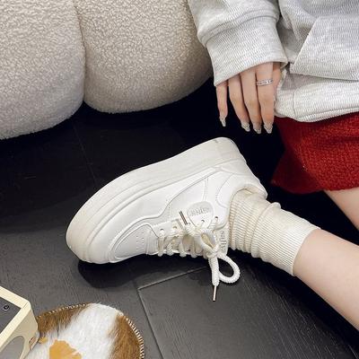 Нишевые дышащие кроссовки на толстой подошве для женщин, новые популярные студенческие универсальные повседневные спортивные кеды для весны и осени 2024 года