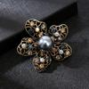Vintage Rhinestone Brooch Clothing Sweater Jacket Pin Alloy Pearl Brooch Decorative Badge