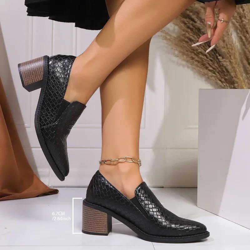 Модная женская обувь Весна и Осень Новые туфли на блочном каблуке Острый носок Закрытая стопа Модные легкие одинарные туфли больших размеров