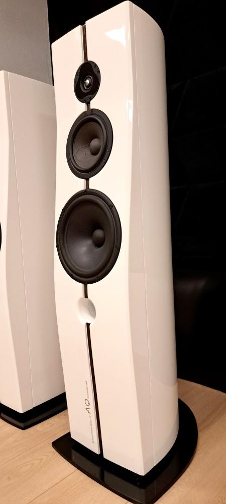 Acoustique Quality PASSION - Uncompromising Three-way Floorstanding Column / White Lacquer, Acoustique Quality