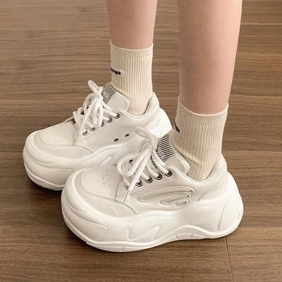 Классические универсальные модные белые туфли на платформе с увеличенным каблуком, женские, новые весенне-осенние туфли 2025 года, повседневные туфли для сноуборда, легкая спортивная обувь