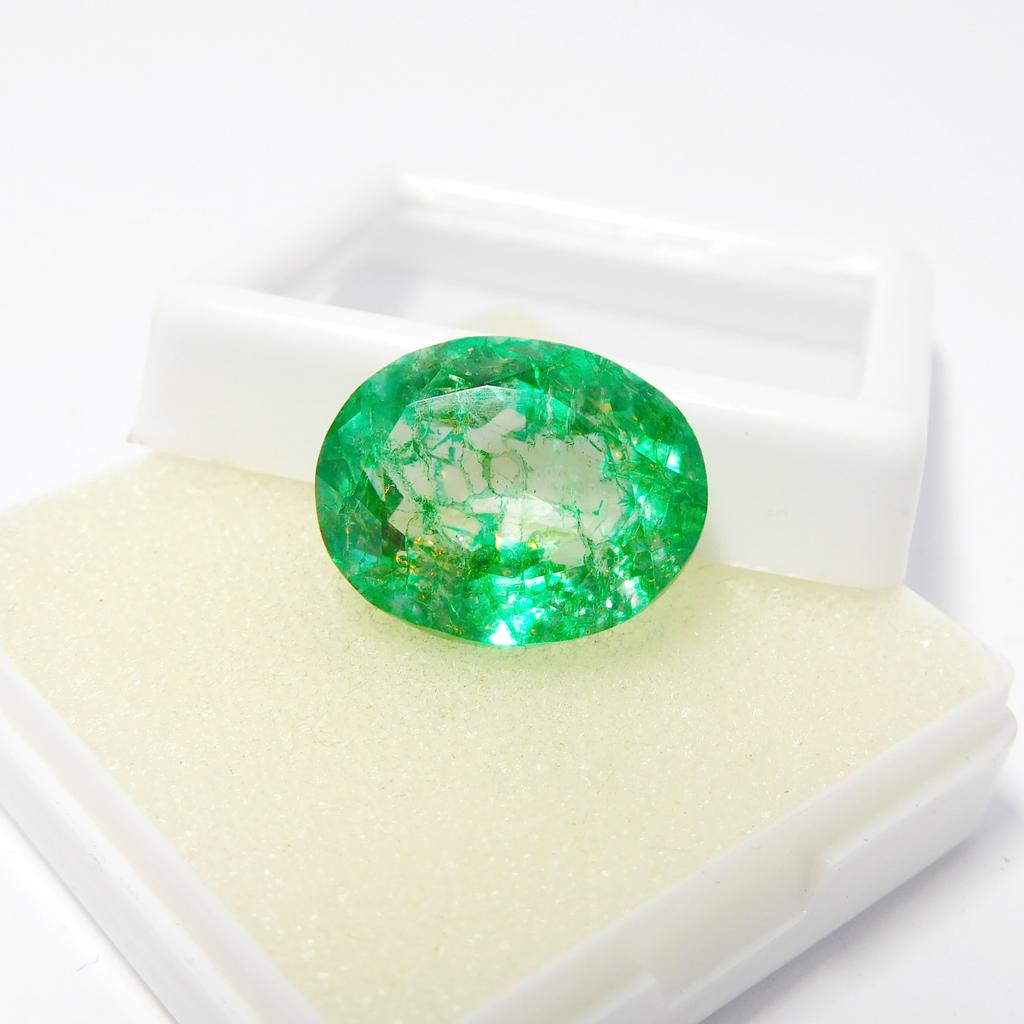 Natural Green Emerald Loose Gemstone Oval Cut 19.20 ct for Jewelry Making and Gem Collections