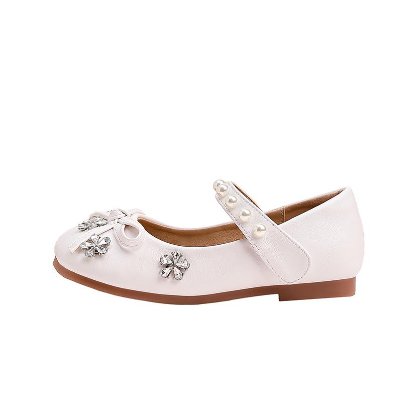 Новые кожаные туфли для девочек 2026 года, корейский стиль, с мягкой подошвой и бантом, идеально подходят для нарядов принцессы и выступлений.